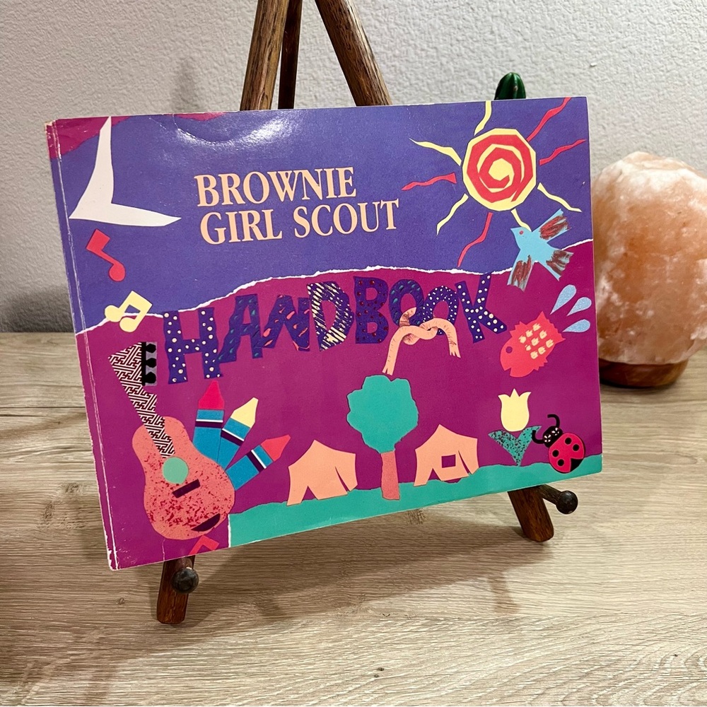 👑Vintage 1993 Brownie Girl Scout Handbook‎ Softcover Illustrated Girl Scouts